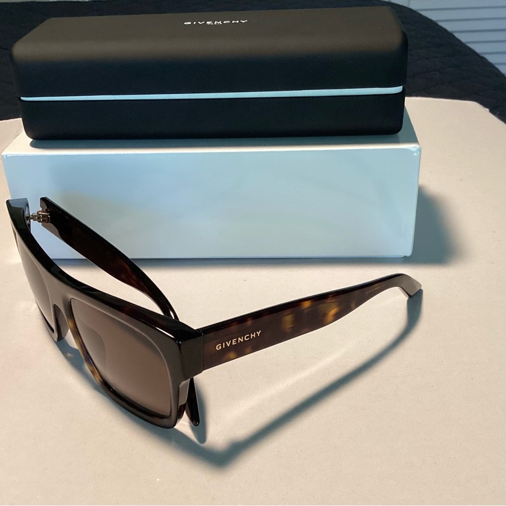 GIVENCHY | square sunglasses in tortoiseshell